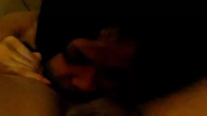 Ele sexo romântico entre casal convidou a garota com shorts para visitar e soprar