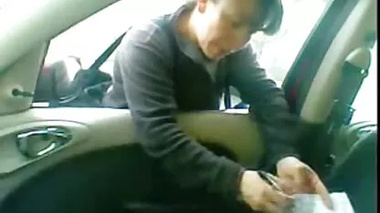 Um homem regado as mulheres japonesas são crédulos e soprar uma vagina peluda porno com romantismo