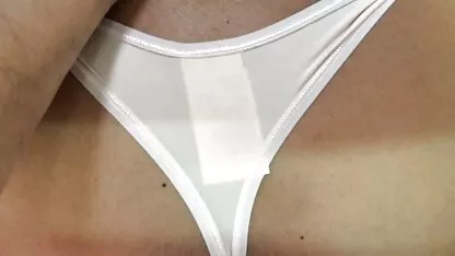 A menina foi para a cabine e fez um boquete através do buraco na redtube sexo romantico parede