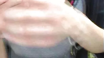 Peituda porno romantico lua de mel Lydia vigorosamente acariciando-se