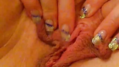 Maduro Mãe vaginal muita pornoromântico diversão com ela dedos