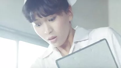 Empregada no banheiro fode sexo romântico grátis com o mestre de Calor