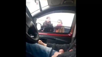 De cabelos longos bebê dá uma fresco profundo filme porno romantico boquete