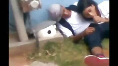 Marido jogou o pau de sua esposa na vídeos eróticos romântico rua