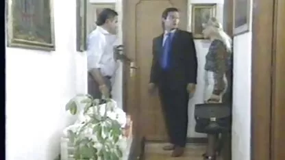 Iris pendurado video gratis de sexo romantico em suas mãos e fodida pela máquina de Sexo