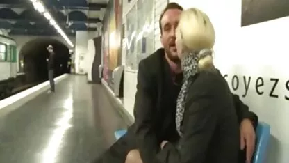 Uma buceta com amor pornô doido romântico apaixonado fazendo em um jacuzzi quente