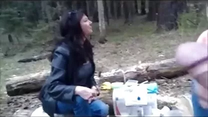 Um marido que fode sua esposa na frente de uma câmera amadora para convencê-lo a atuar em um videos romanticos com sexo filme pornô privado