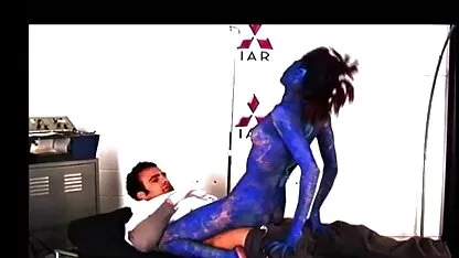 Nika mostra seu belo porno sensual e romantico leite e cutucando