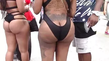 Tortura Da Floresta. Tortura Sexual sexo romântico de namorados