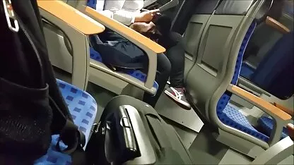 Meninos porno sensual e romantico começa perto de uma velha