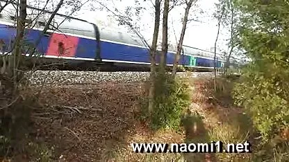 A menina fazendo anal o fisting em a cara vestido com sexo romântico entre casal roupa feminina