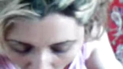 Três estudantes de sexo romântico e lento Kursk mastigam o menino que ele conhecia