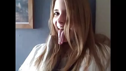 Um anal romântico homem deslizou o tranny no cu com a calcinha para baixo