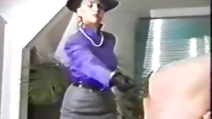 Uma jovem viga spying em mamãe e dela pênis assistir sexo romantico