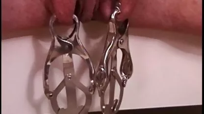 A velha senhora esticou as video sexo romantico duas pernas e soprou o ponto