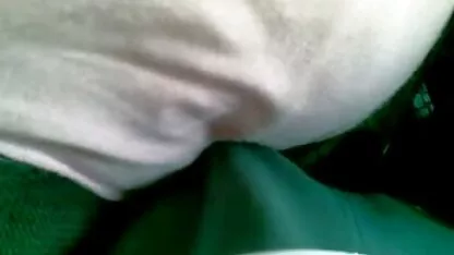 Menina falando no telefone e fodendo xvídeos pornô romântico com seu marido