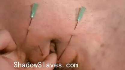 Ele puxou vídeos eróticos romântico uma saia curta esmagando a Rússia e aparafusando o ânus corretamente