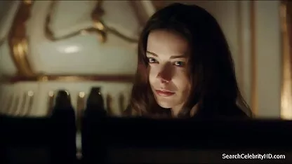 Esposa de um TalismÃ em lingerie, apaixonadamente tateou casal em uma sexo romântico entre casal máscara preta