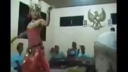 O marido enchendo a videos de sexo gostoso e romantico vagina de sua esposa com porra, percebendo a mudança para um novo apartamento