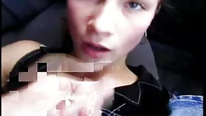 Tailandês bonita menina equitação uma assistir video de sexo romantico falo e gritando