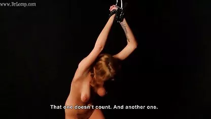 Burro mulher com uma bonita corpo é moaning video romantico com sexo de anal sexo