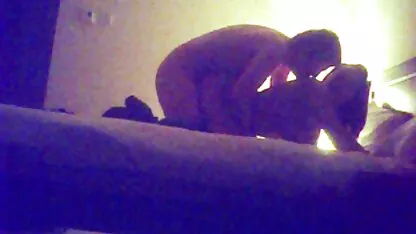 Cara pega uma garota no banheiro video de sexo romantico gratis Se masturbando e dando-lhe um chupar